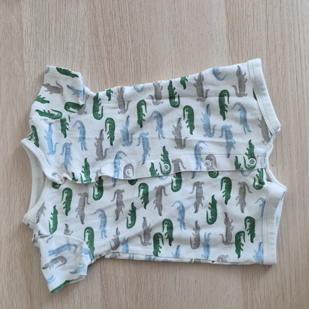 Baby Summer Onesies Size 0 To 3 Months And 6 Pairs Of New Socks - Picture 5 of 7